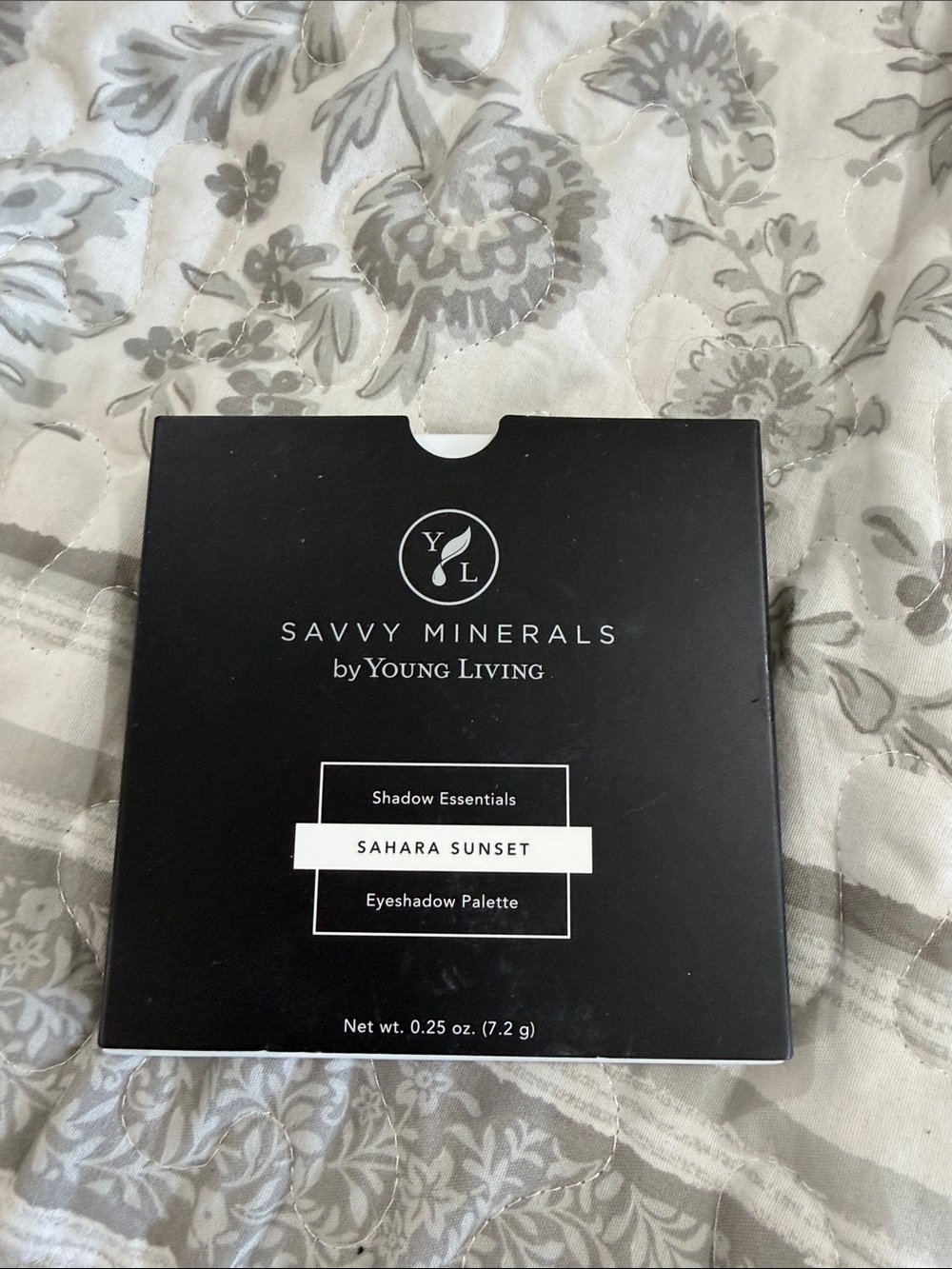 Young Living Savvy Minerals Eyeshadow Palette - Black Exterior